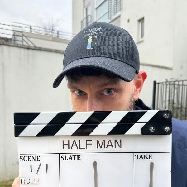     Звезда «Оленёнка» Ричард Гэдд и Джейми Белл станут братьями в сериале «Получеловек»