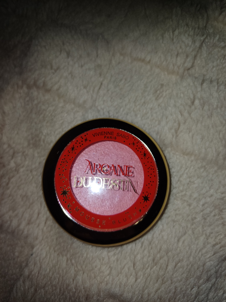 Мои дорогие подруги, хочу поделиться с вами своими восторженными впечатлениями о муссовых румянах Vivienne Sabo Arcane du Destin! Они просто невероятные!