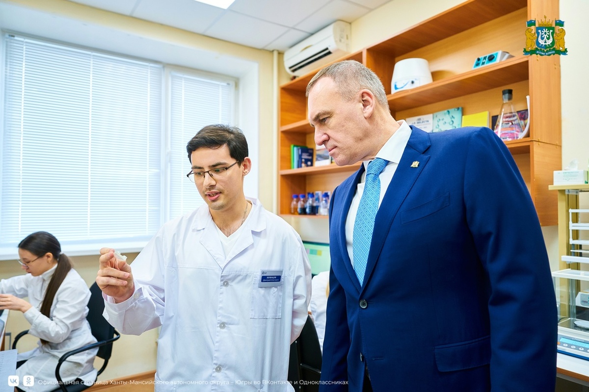    Студенты СурГУ представили губернатору Югры свои научные разработки