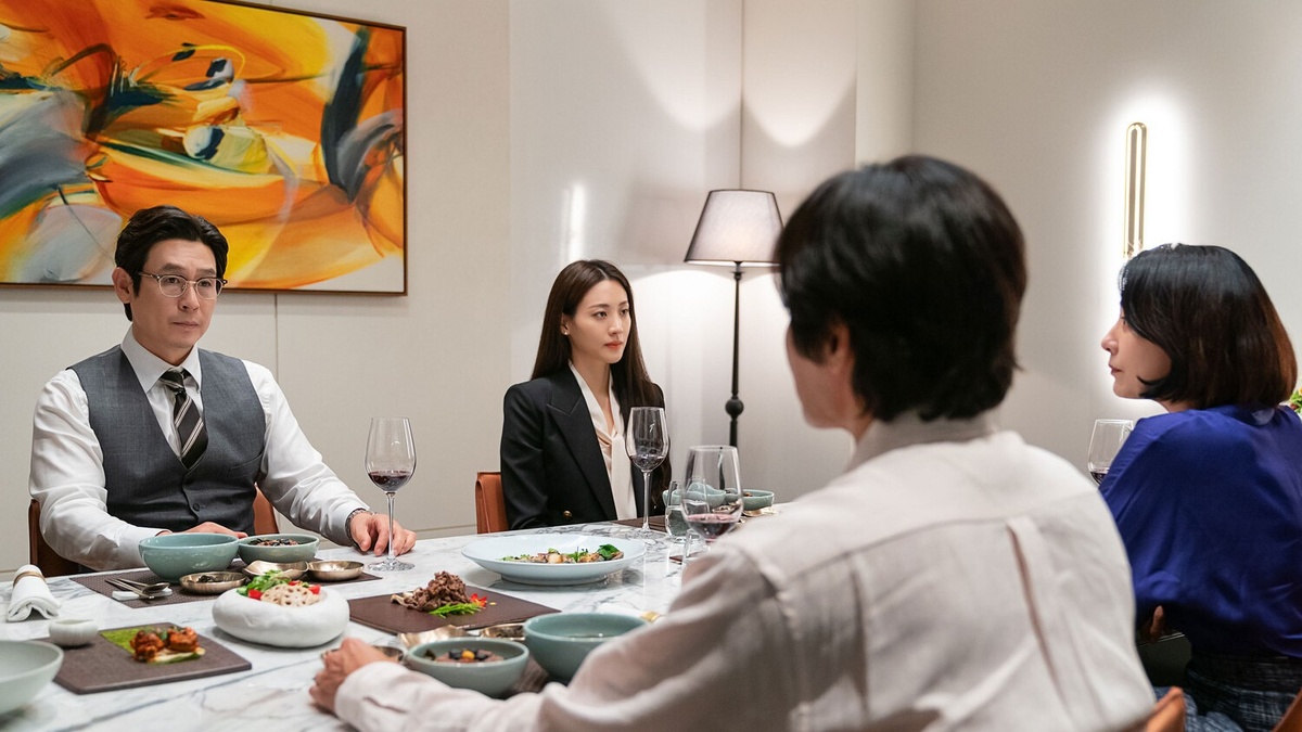 Кадр из фильма «Нормальная семья», 2023 год, режиссер Хо Джин-хо