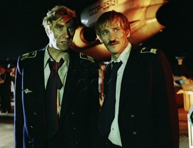 кадр из х\ф "Экипаж".