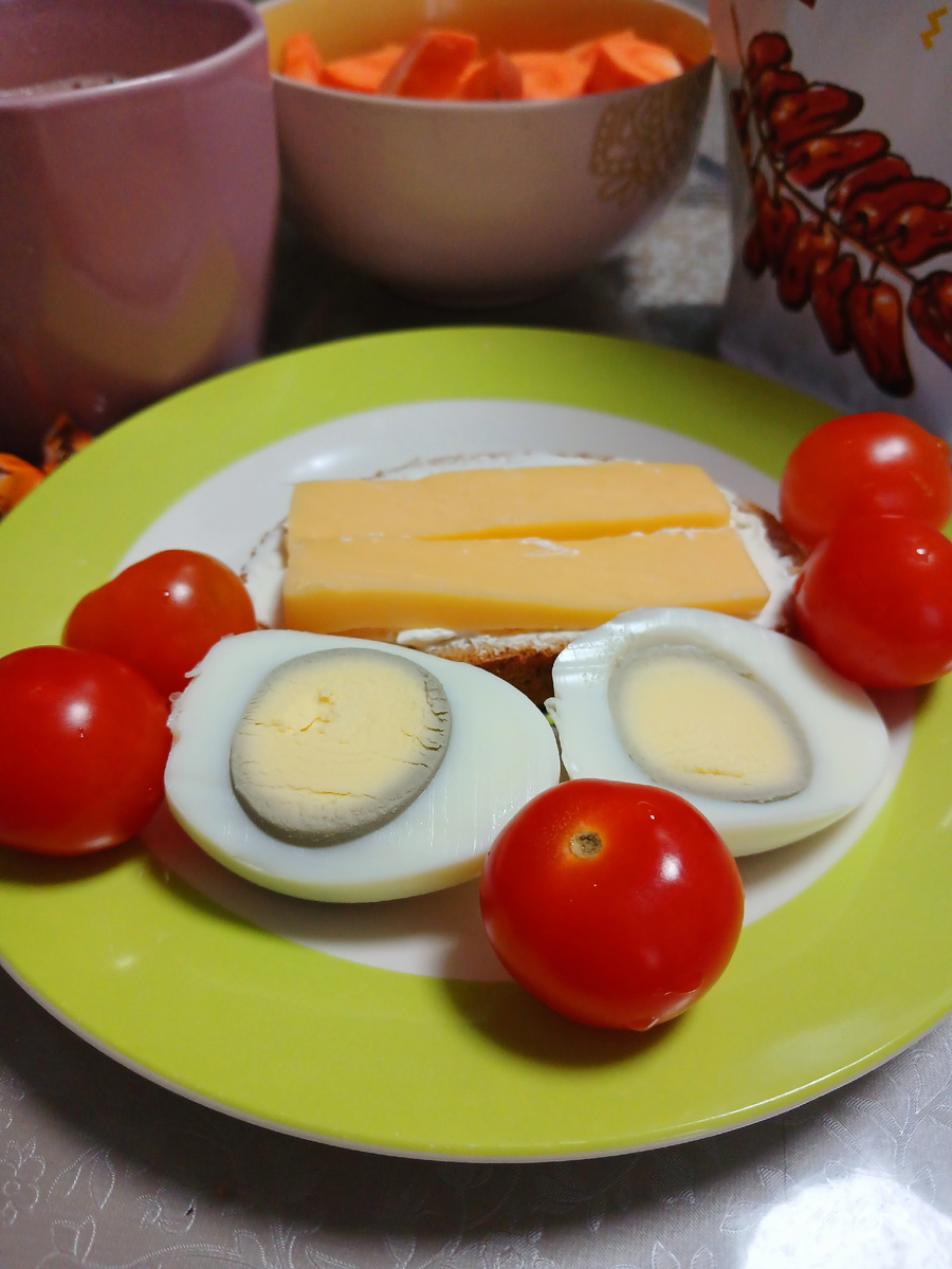 Я вижу в этой композиции лицо клоуна. Фото автора