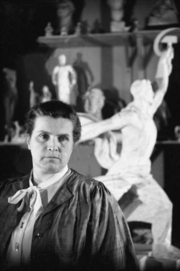 Скульптор Вера Мухина