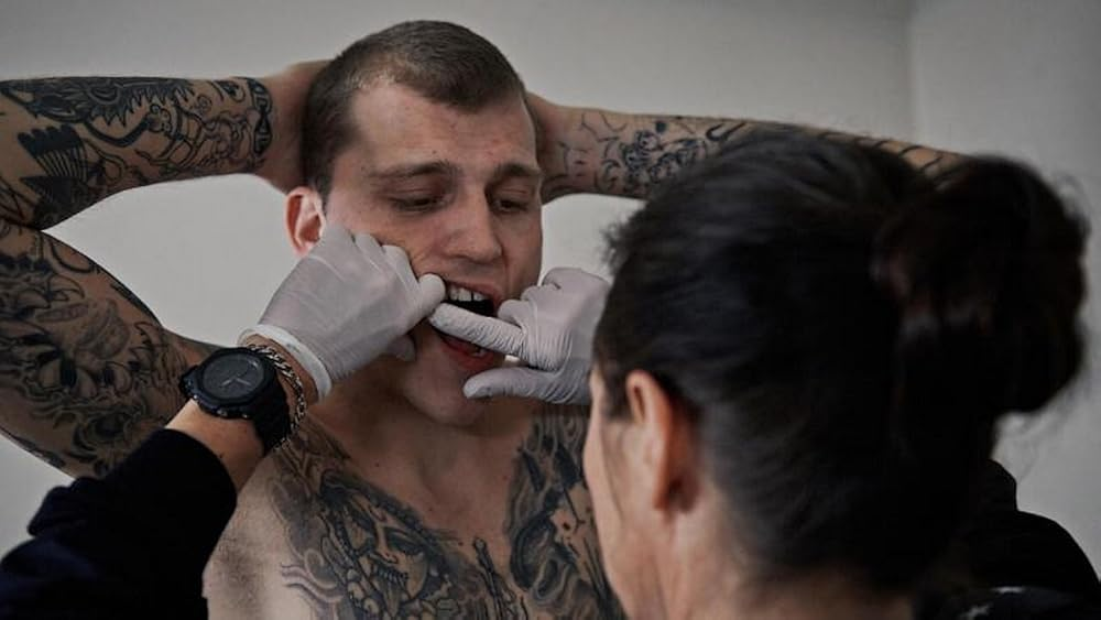 Кадр из фильма «Vogter». Режиссер: Густав Мёллер. Производство: Danmarks Radio (DR), Det Danske Filminstitut, Les Films du Losange, Nordisk Film A/S, Nordisk Film Production Sverige AB, Nordisk Film- & TV-Fond, Svenska Filminstitutet (SFI), Sveriges Television (SVT)