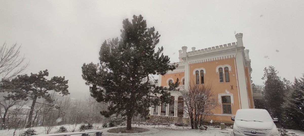 Восстановленный замок Кесслеров в селе Ферсманово 