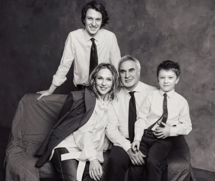 Альбина Джанабаева и Валерий Меладзе с сыновьями