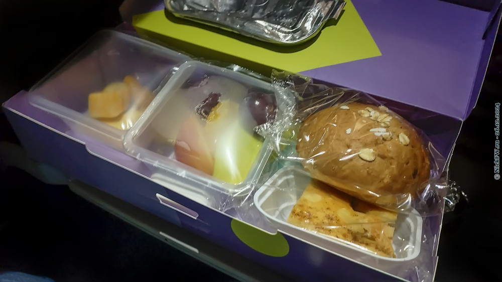 2. Завтрак омлетом и прочим на рейсе s7: Кемерово — Москва © NickFW.ru — 26.12.2024г.