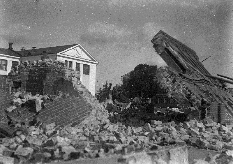 Первые генпланы не щадили старые здания – сносили и храмы, и особняки. Проект 1986 года предполагал расчистить центр города от частного сектора. Эту идею реализовать не удалось.