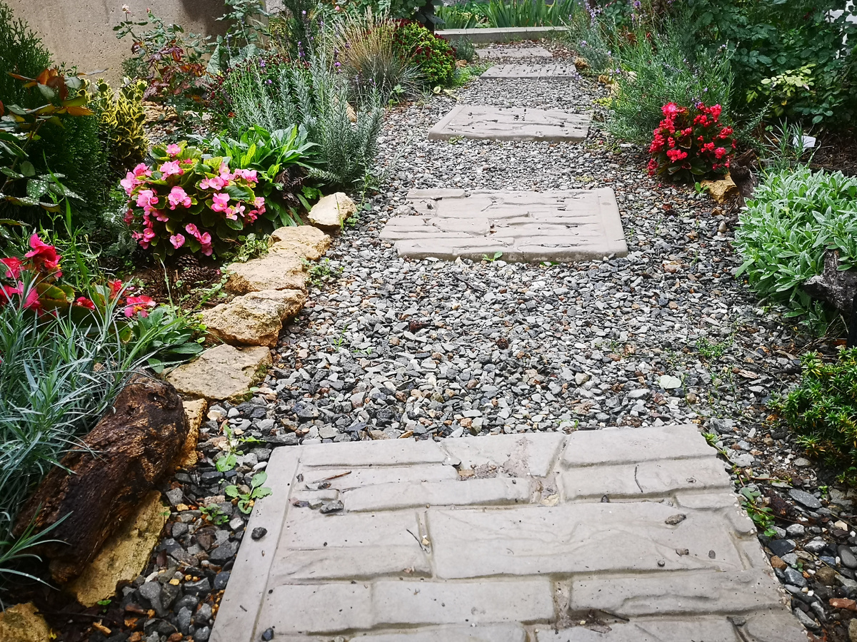 Именно красных! А сейчас смотрю - и розовая ничего))) 