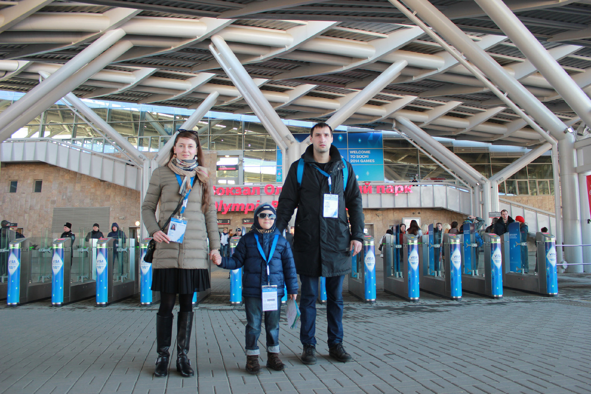 Внук доволен. «Привез» родителей на Олимпиаду! 