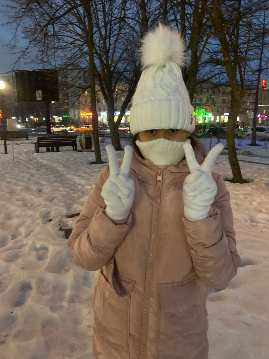 Первые фото Лили на улице.