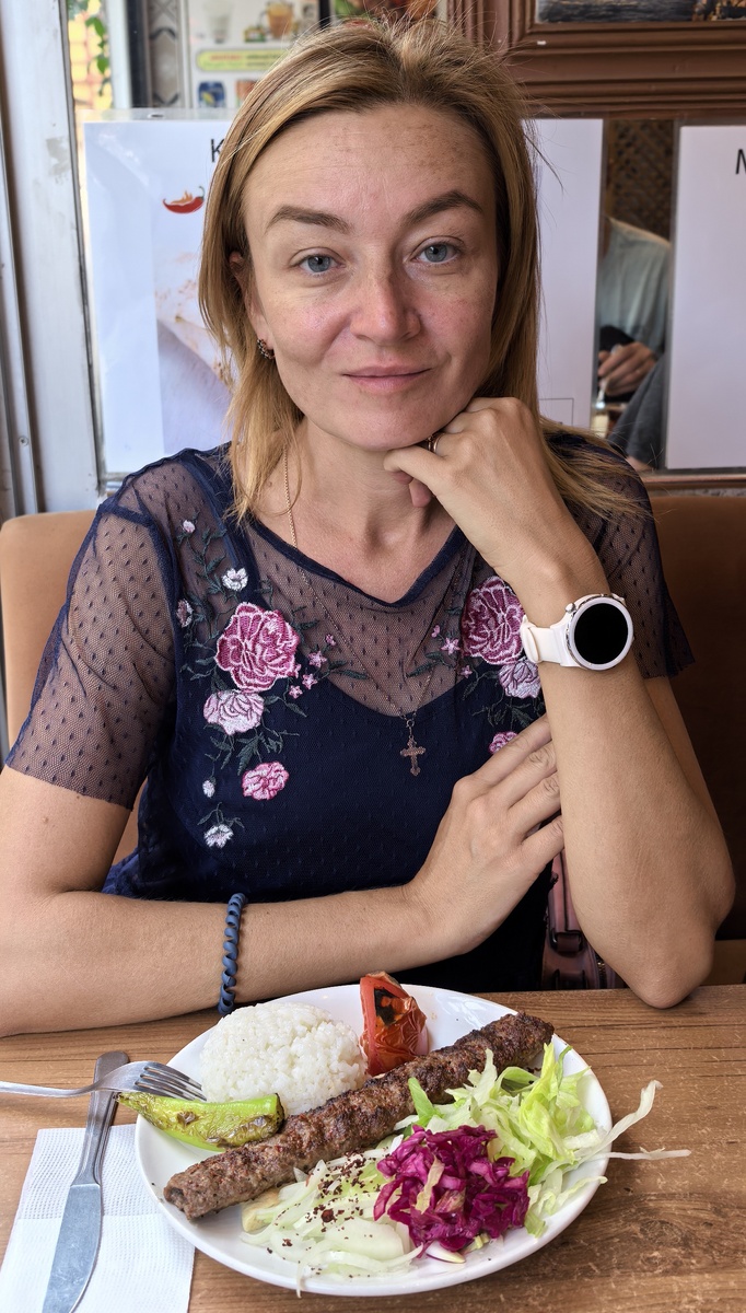 А вот и они, кебабы. Вернее, кебаб)