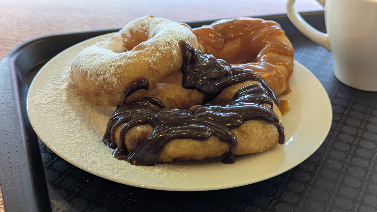 В Петербурге это называют пышкой)