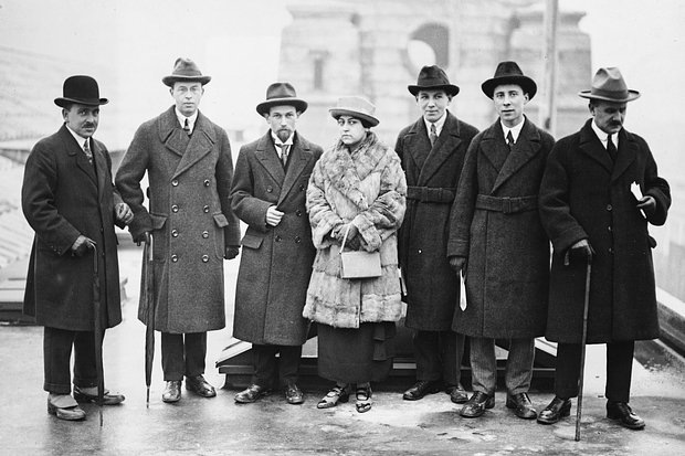    Члены советской делегации в Канаде. Фото: Hulton-Deutsch Collection / Corbis / Getty Images