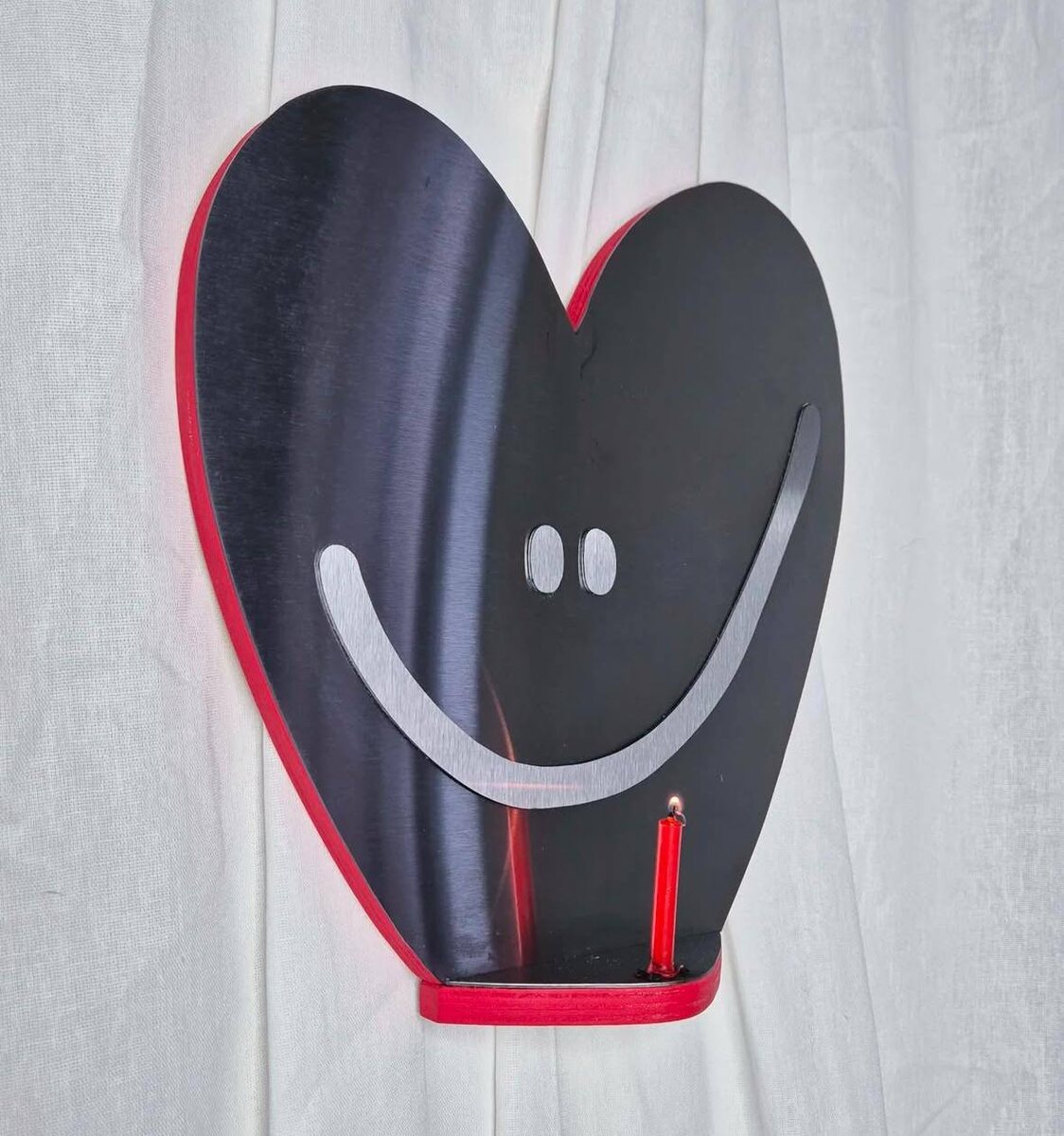 Минимализм и элегантность: Маша Сомик представила подсвечники из дерева и стали  