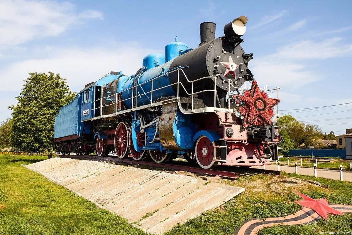 Осенью 1977-го «Голубой локомотив» установлен на вечную стоянку в депо Тимашевска и стал памятником трудового подвига железнодорожников.
Фото: Тимашевский музей семьи Cтепановых