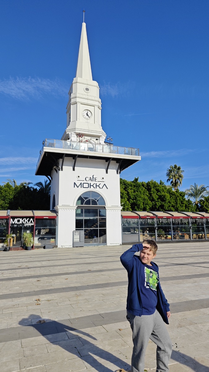 Знаменитая "Башня с часами" в Кемере