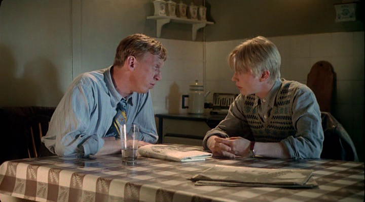 Кадр из фильма "Цветения пора" (1995)