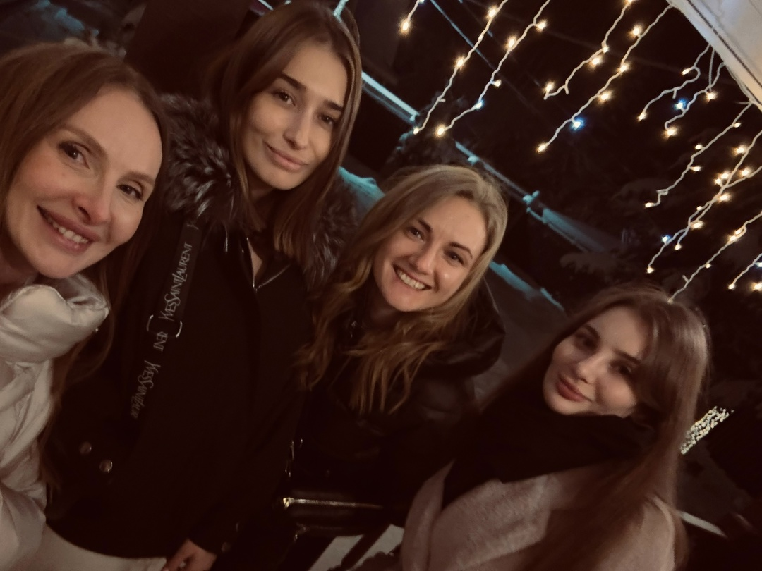 Тренеры Елена, Ника, Настя и Яна