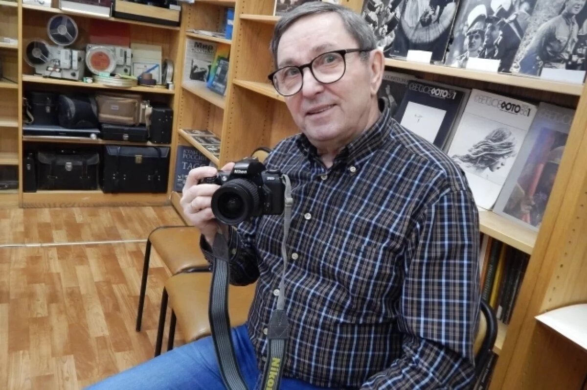    Владимир Казаков пришёл работать фотокором, будучи самоучкой, но при этом добился профессиональных наград.