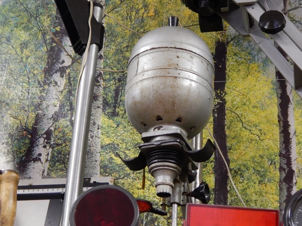    В коллекции Владимира есть фотоувеличители, которые сейчас смотрятся весьма необычно. Фото: «АиФ-Урал»/ Дарья Попович