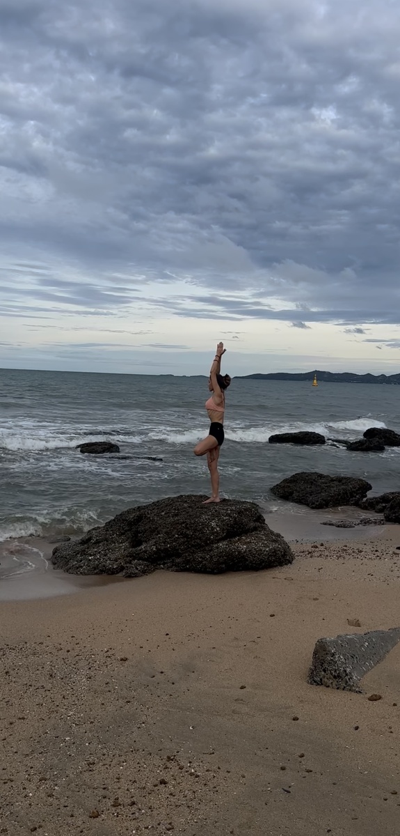 Хатха-йога предлагает жить полной жизнью 