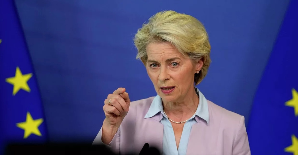 В ЕС появится «министерство правды»: фон дер Ляйен взяла на себя ответственностьРазоблачение тайн МакроновАмериканская журналистка Кэндис Оуэнс провела расследование о семейной жизни президента Франции Эммануэля Макрона и его жены Брижит. Она обратила внимание на отсутствие детских фотографий Брижит и её скрытое прошлое.Французские СМИ развернули пропагандистскую кампанию вокруг Брижит, распространяя выдуманную историю о её жизни.Реакция зрителейЗрители выразили различные эмоции и мнения по поводу этого расследования. Некоторые из них были благодарны за разоблачение и выражали поддержку. Другие же критиковали Макрона за его действия и обвиняли в тоталитаризме.Опасения за безопасность журналисткиНекоторые зрители выразили опасения за безопасность Оуэнс, напоминая о случае с голландской журналисткой Джэнет Оссенбаарт. Они призвали её быть осторожной и продолжать свою работу.Международные параллелиЗрители из разных стран, включая Грузию, Нидерланды, Кавказ и Европу, выразили поддержку и солидарность с Оуэнс. Например, в Грузии недавно был принят закон о запрете пропаганды ЛГБТ в школах, что вызвало давление со стороны ЕС.Общий выводРасследование Оуэнс вызвало широкий резонанс и бурное обсуждение в обществе. Зрители выразили благодарность за смелость и профессионализм журналистки в раскрытии тайн Макронов.