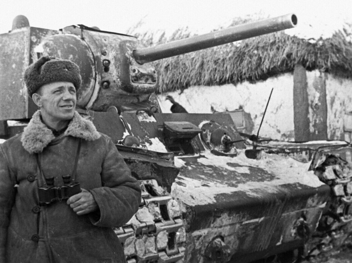    Полковник Киселев Михаил Захарович во время Воронежско-Касторненской операции © РИА Новости / Дмитрий Минскер