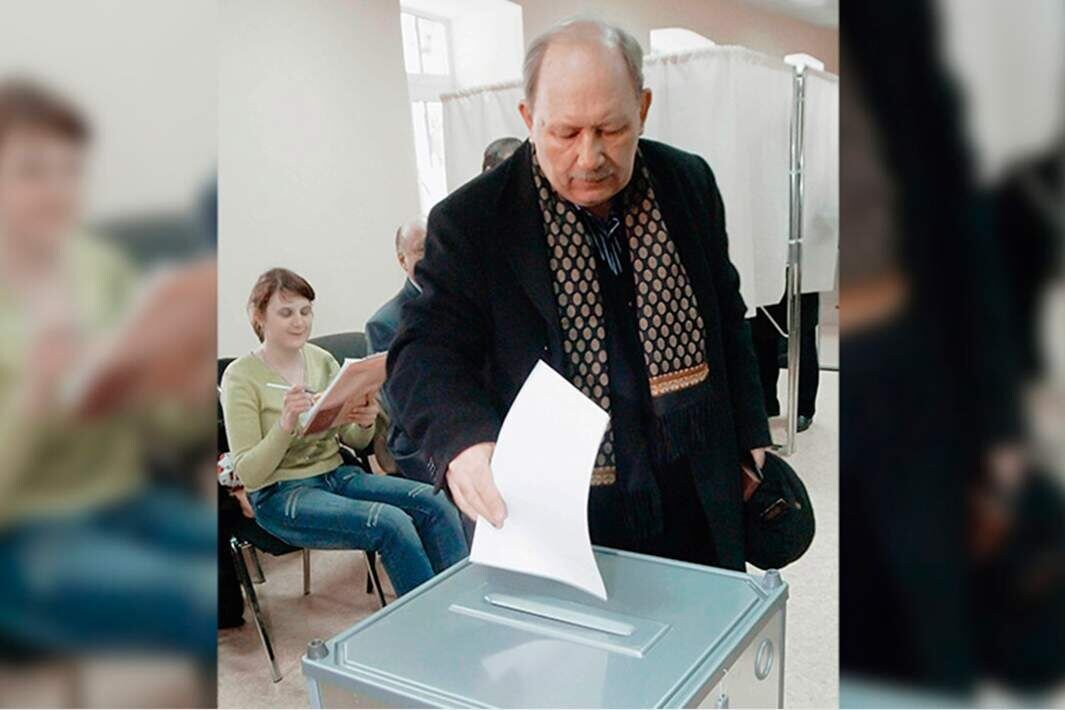 управлял городом до 2010 года.