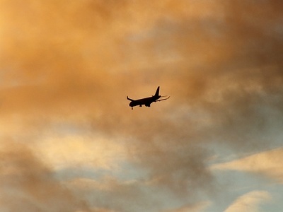 Самолёт в небе.  фото: картинки яндекса.