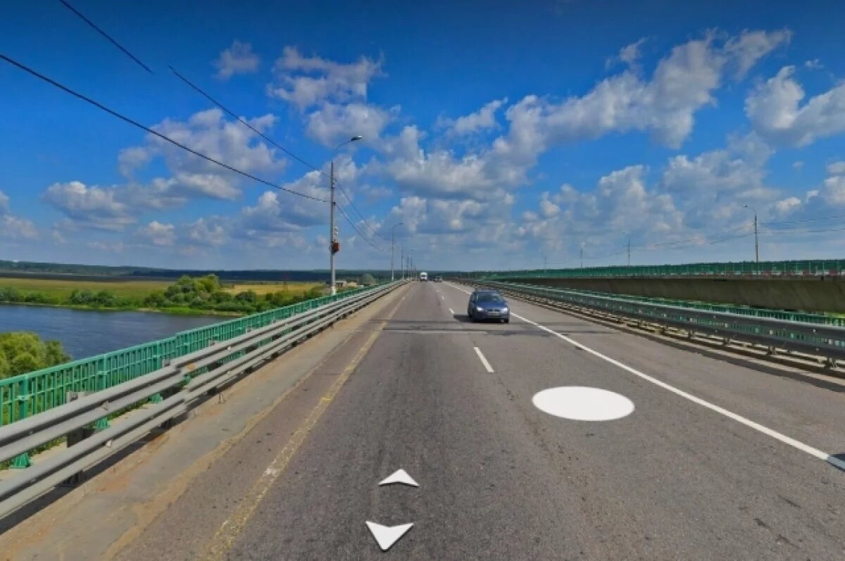    Движение грузовиков ограничат на мосту через Оку