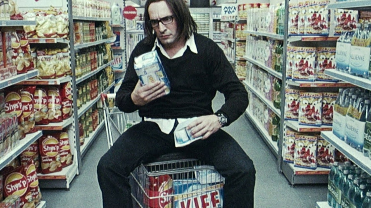 Кадр из фильма "99 франков"