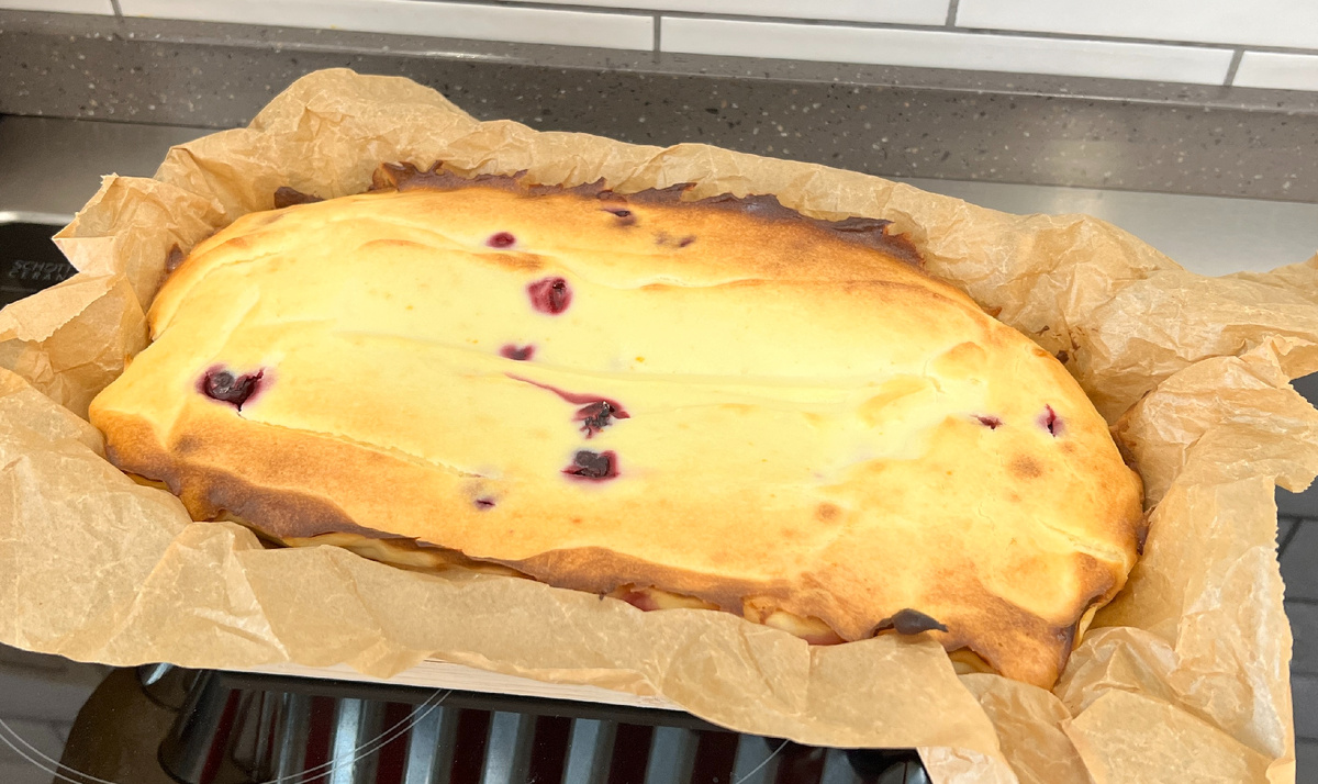 Творожная запеканка с вишней