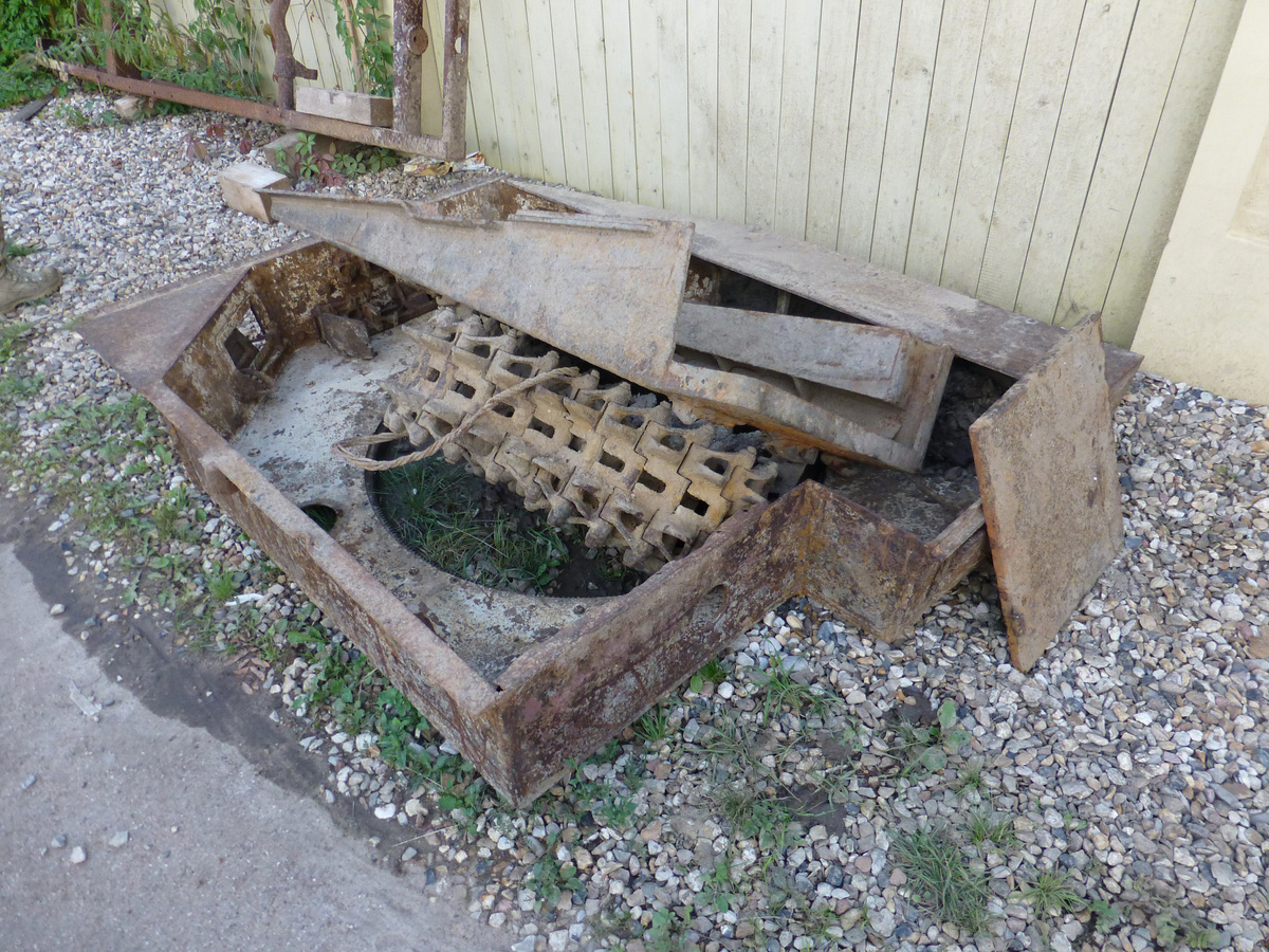 А это его подбашенная коробка лет эдак 12 назад.