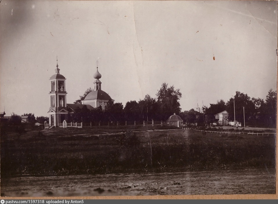 Вид на Пятницкую церковь с Московской улицы