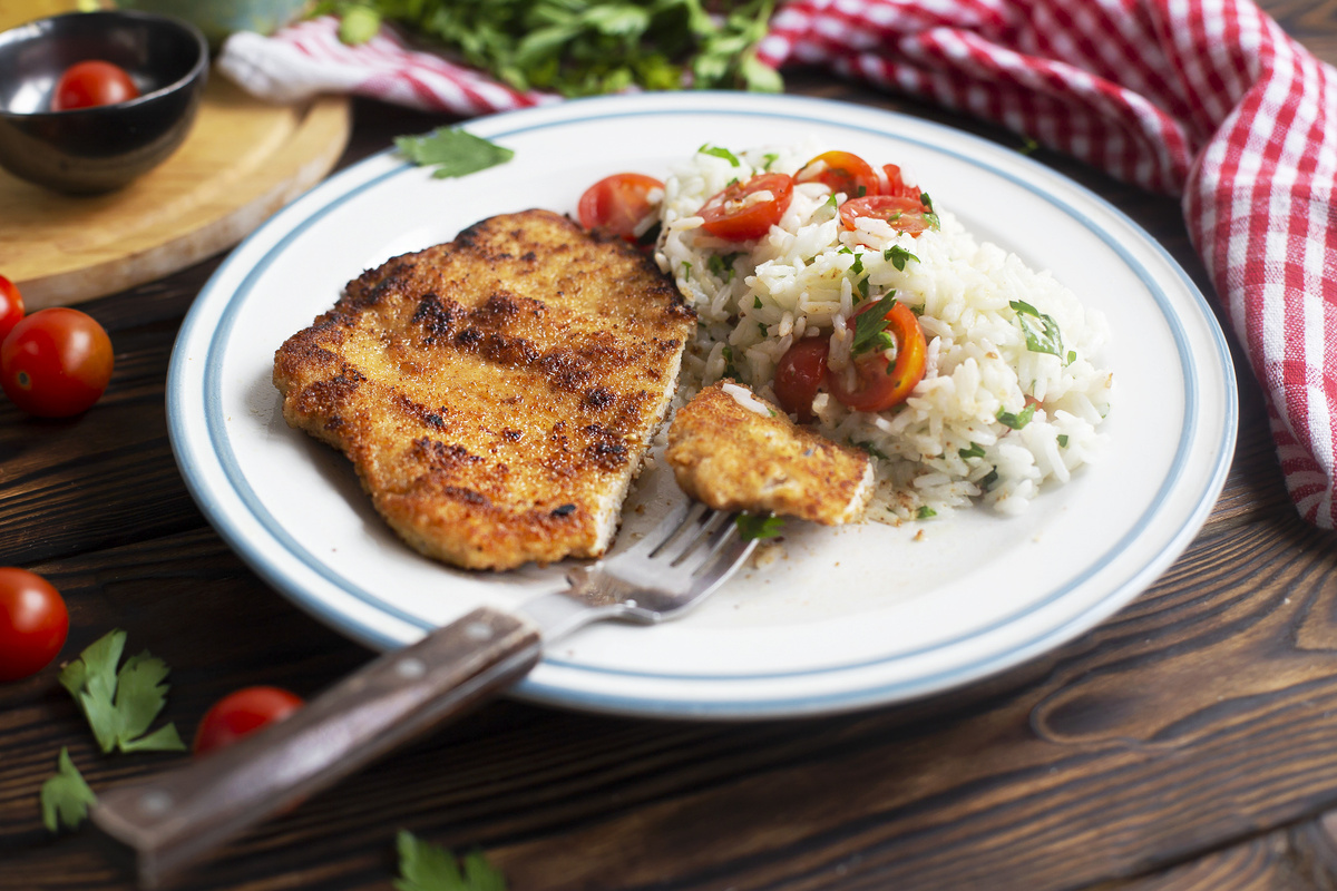 Супершницель из индейки с рассыпчатым рисом