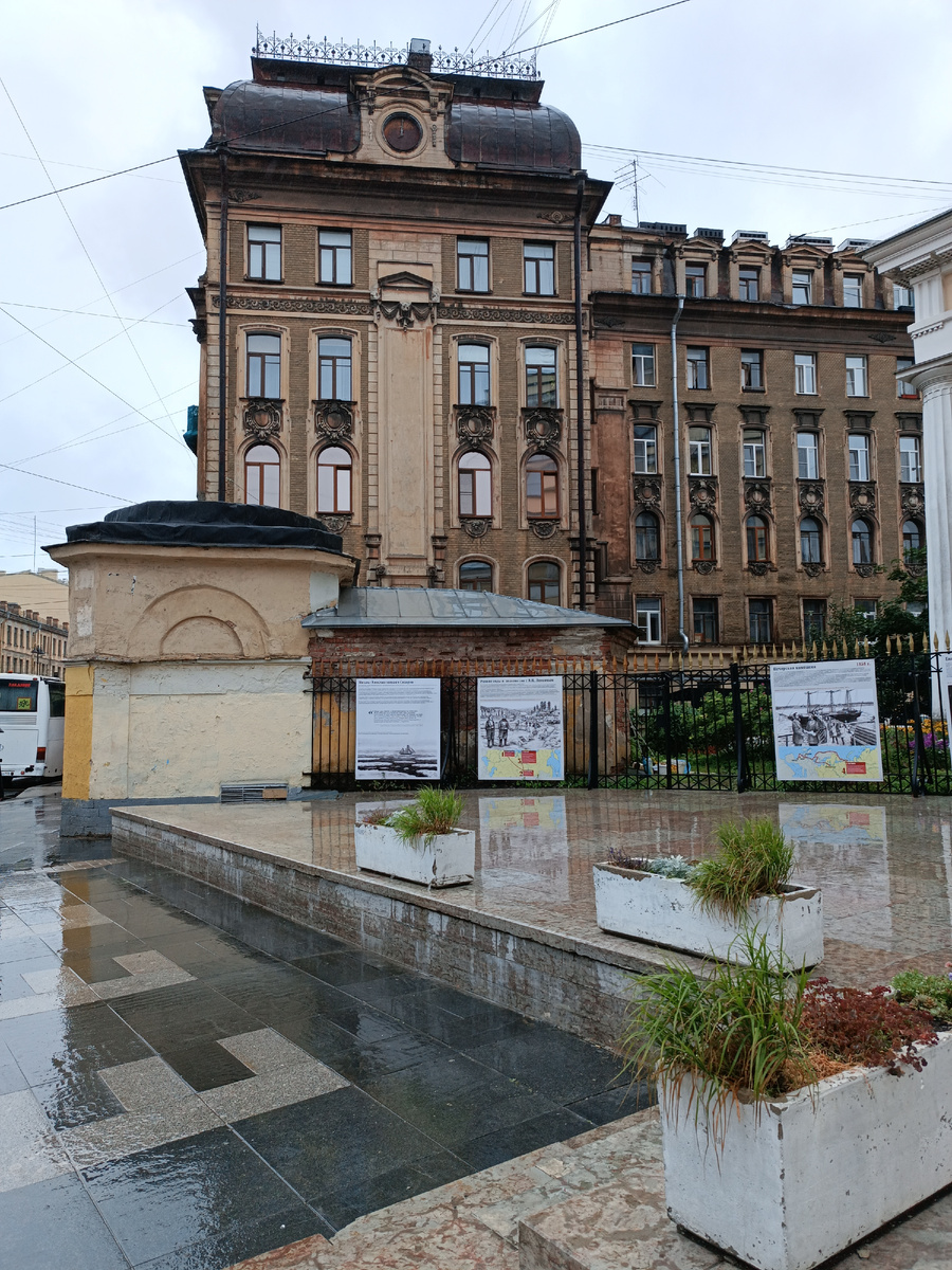 по дороге на остановку