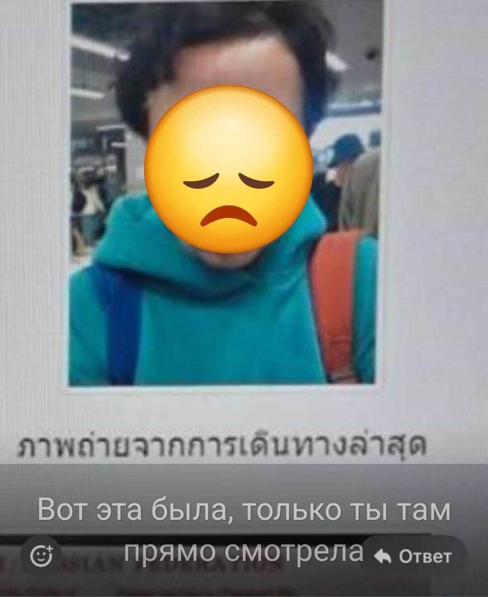 Вот такое фото было в пластике у офицера, только, со слов подруги, взгляд прямой - в камеру. 