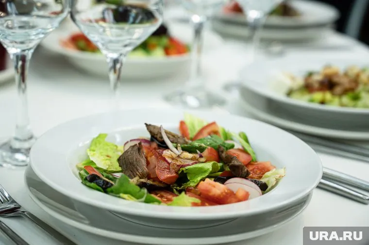 Выручка компаний, управляющих любимыми ресторанами курганцев, составила от 6 500 00 до 138 033 000 рублей в 2023 году
Фото: Руслан Яроцкий © URA.RU