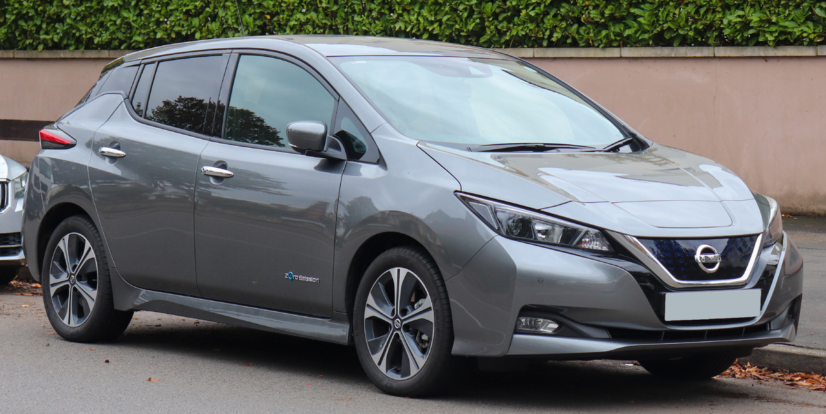 Nissan Leaf - электрический бестселлер японского производителя.