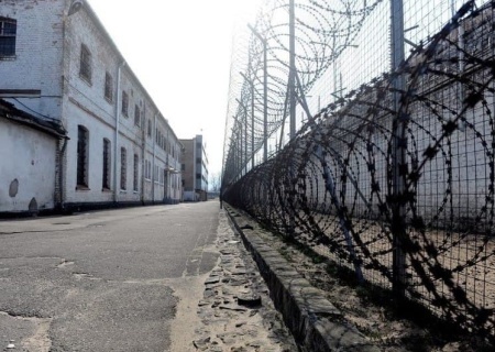    В Латвии Служба госбезопасности арестовала 75-летнего пенсионера и с больничной койки отправила его в СИЗО