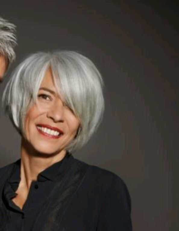 Такой оттенок смотрится изумительно на выглаженной молодой коже, с макияжем, на моделях с правильно выставленным светом, но не в жизни. Особенно на зрелых женщинах.