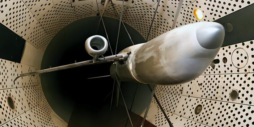 Модель Суперджета-100 с гондолами двигателя ПД-8