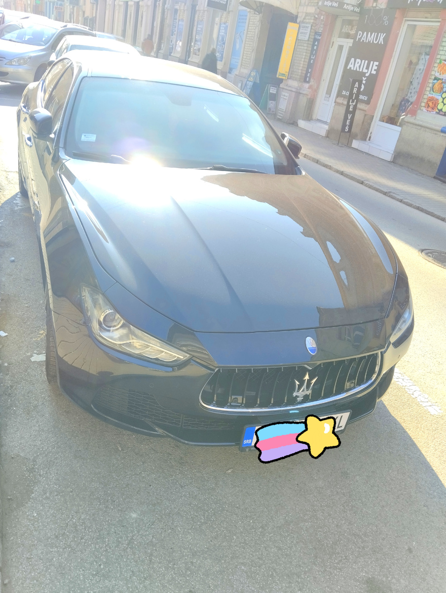 Вот всё думаю... Чёрная лучше или красная? 🤔