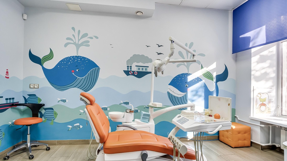 Это не наш кабинет. В нашем нарисован лев и есть телевизор. Картинка из открытого источника