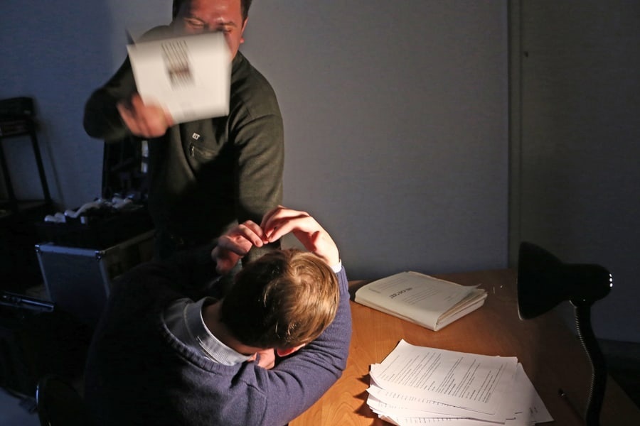 Куда мой портфель дел, гад?