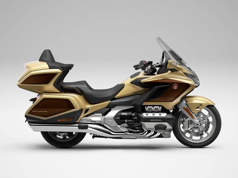 Золотой юбилей! Honda отмечает 50 лет модели Gold Wing легкими обновлениями линейки GL1800