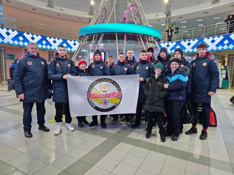    Молодёжка «Оренбуржья» сыграла за полярным кругом Антон Пичурин