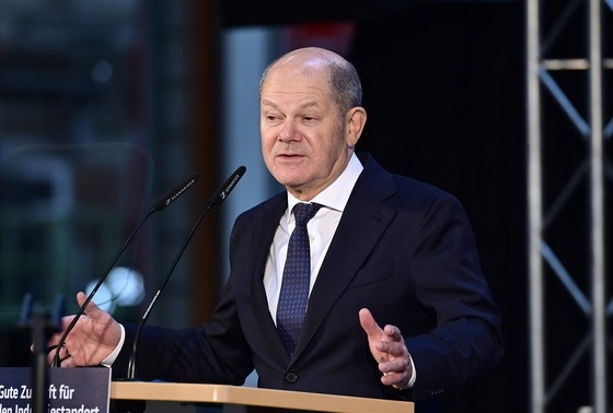    IMAGO/Matthias Wehnert Source: www.imago-images.de Credit: Global Look Press