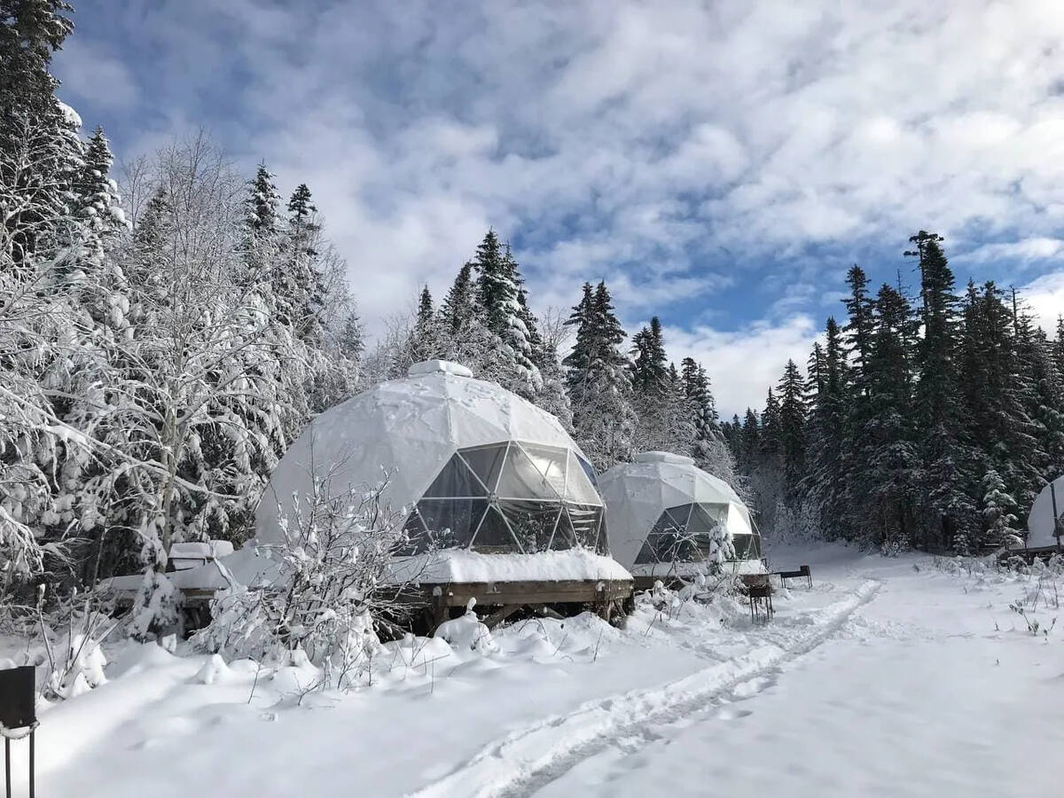 Территория глэмпинга «Эвен» в зимнее время года 